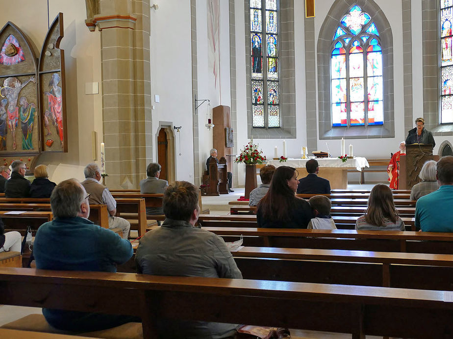 Pfingsten in der renovierten Stadtpfarrkirche St. Crescentius (Foto: Karl-Franz Thiede)